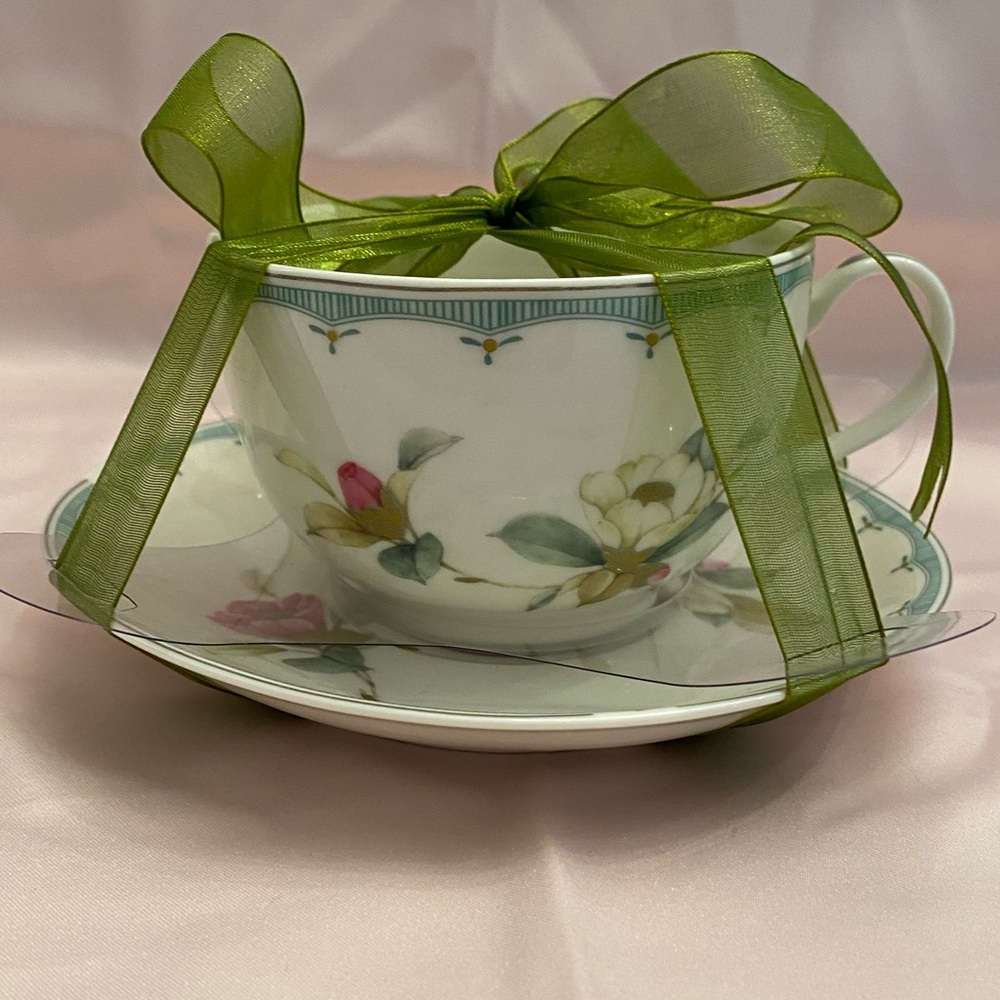 NEW VINTAGE GRACE TEA WARE CUP and SAUCER BEAUTIFUL FLORAL DESIGN